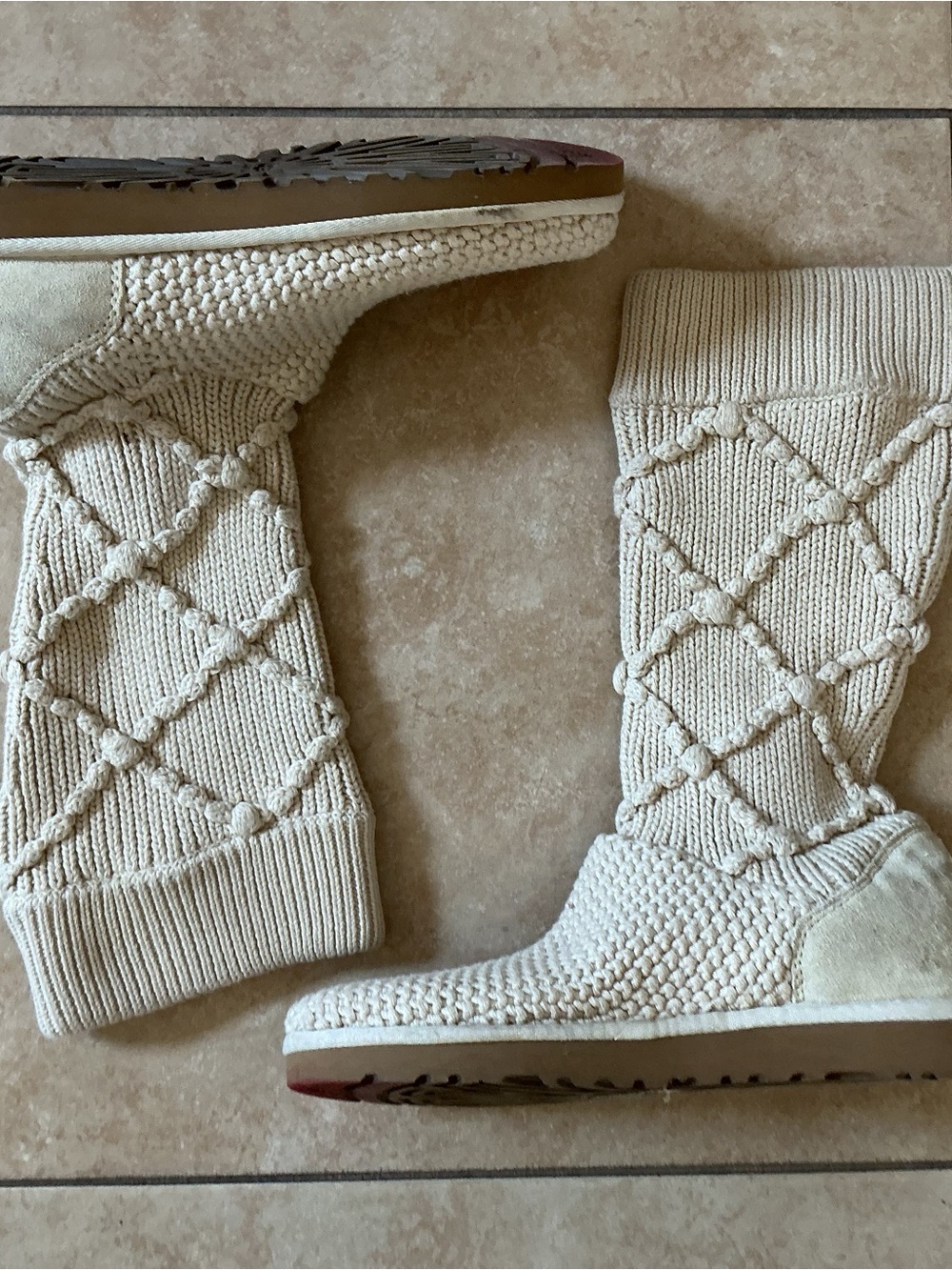 UGG Women Classic Cardy Knit Argyle Beige Bootie Size 8 - Picture 4 of 7